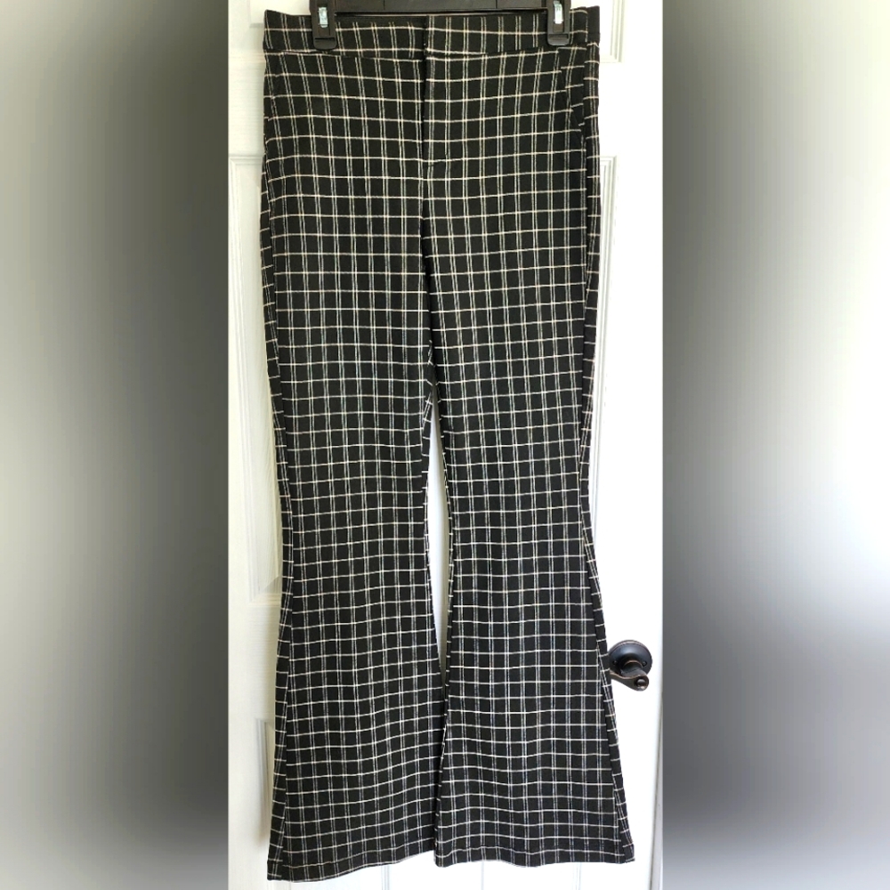 ✨️NWT✨️ Shinestar XL black/tan plaid bell bottoms from Versona!